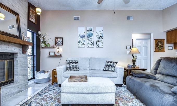 Lakeview Village House | In the vibrant suburb of Brandon, FL. An hour or less drive from FL attractions.