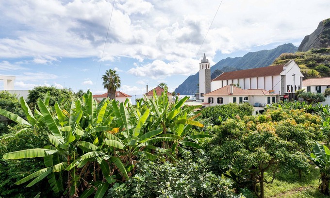 Porto da Cruz Apartment | In the village - Madeira Surf Camp III