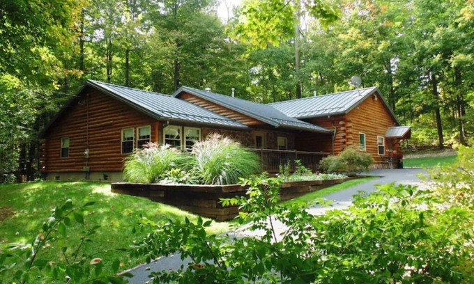 Dundee Cabin | In the Woods Cabin Suite: Luxurious Cabin Suite in Amish Country, Ohio.
