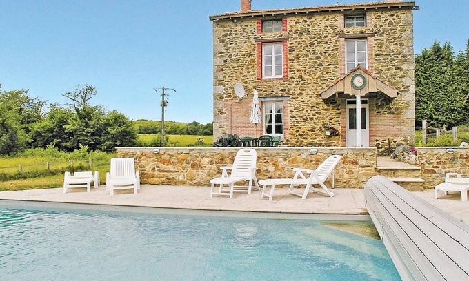 Moissannes House | In this very nice vacation home in the department of Haute-Vienne modern comfort og original charm a