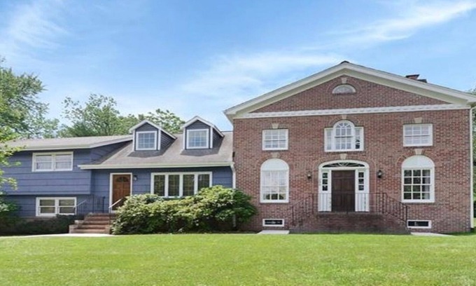 Princeton House | In-Town! Blue House 4 BR w Terrace and Backyard