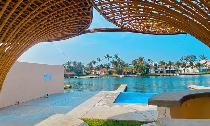 Alvarado Apartment | Incredible apartment for 8 with pool, pier and beach!
