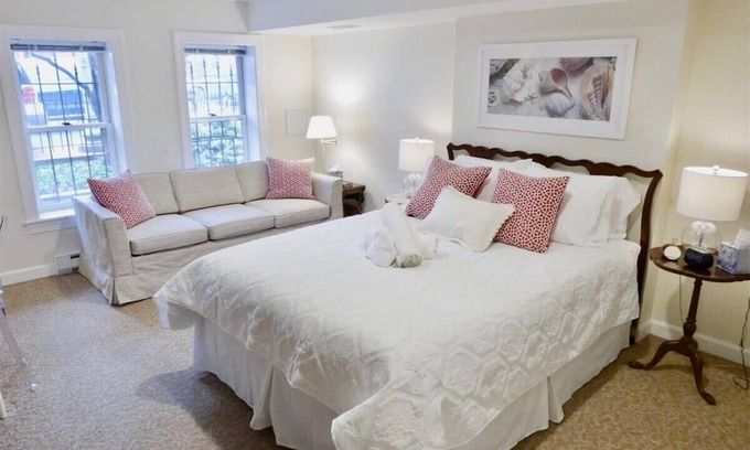 Logan Circle Apartment | Incredible Location, steps from 14th!