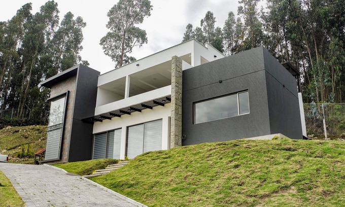 Cuenca House | Incredible Views with style and comfort.