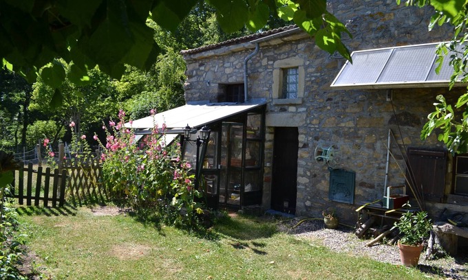 Egliseneuve-pres-Billom Bed & Breakfast | independent studio in house in the countryside
