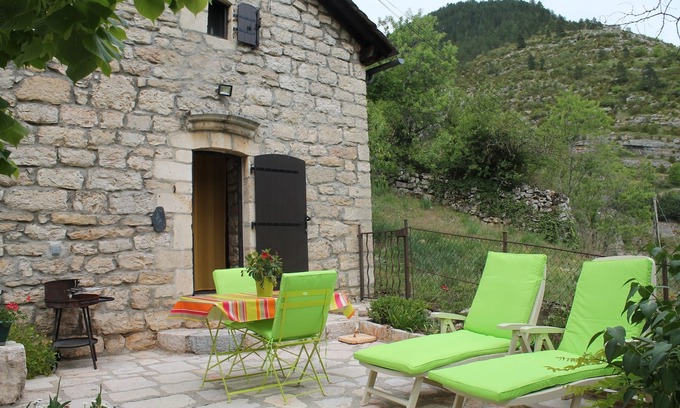 Sainte-Enimie House | Independent stone house overlooking the medieval city of Sainte Enimie