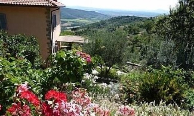 Cortona Apartment | Independent Accommodation in Villa with Private Pool and uninterrupted views