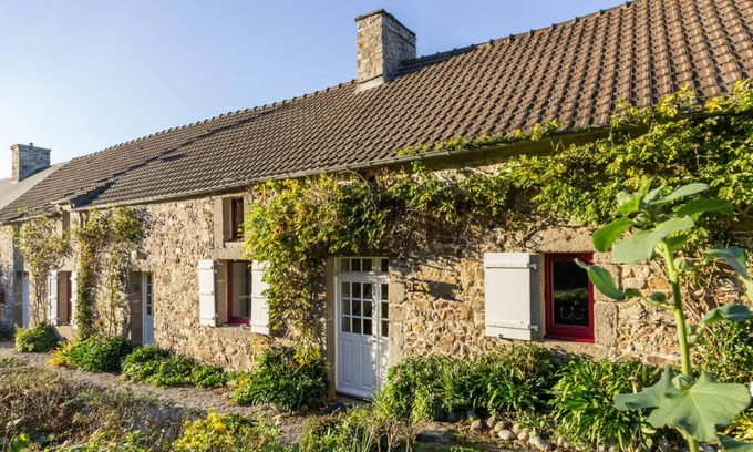 Siouville-Hague Cottage | Independent house near the beach with garden, baby equipment, and Wi-Fi included