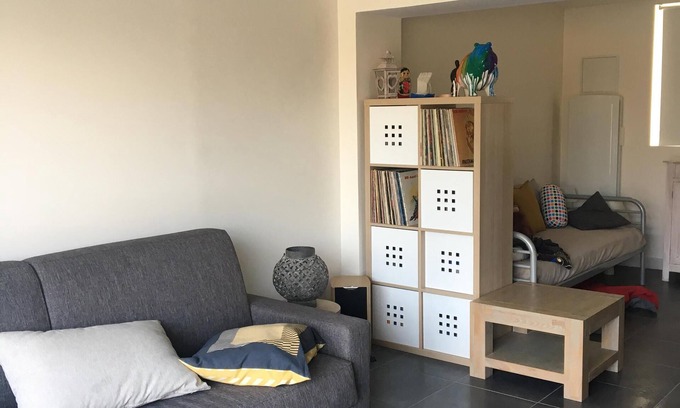 Gilly-les-Citeaux Apartment | Independent studio in a village close to the wine country