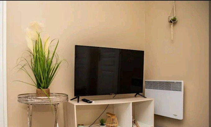 Tignieu-Jameyzieu Apartment | Independent studio in villa with swimming pool