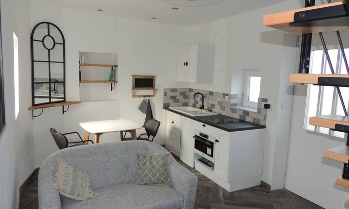 Pres Apartment | Independent studio, ideal for business men or women or couples