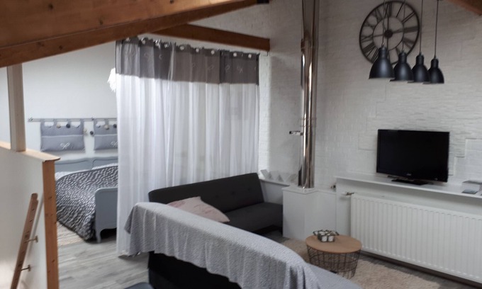 Lavaux-Sainte-Anne Apartment | Independent studio on the 1st floor less than 1 kilometer from the Château de Lavaux