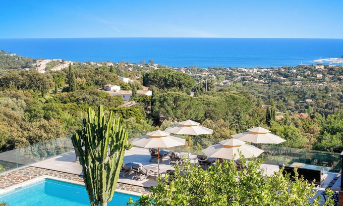 Cavalaire-sur-Mer Villa | Independent villa not overlooked with panoramic sea view