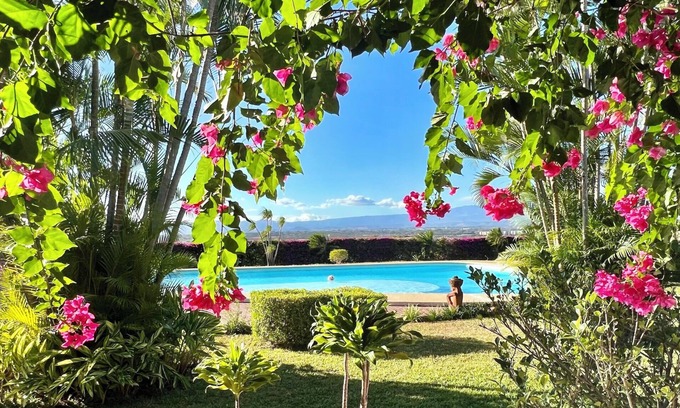 Santa Ana Villa | Independent villa 8BR 7 1/2 BTH Pool Fast WIFI sleeps 18 people