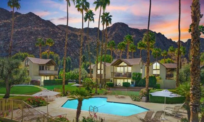 Indian Wells Villa | Indian Wells Chic Villa with fire pit, patio, kitchen, pool, and majestic views