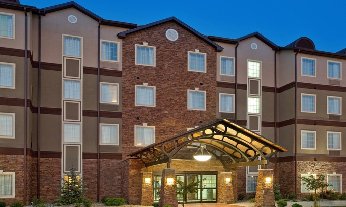 Elkhart Apartment | Indoor Pool + Free Wi-Fi, Free Breakfast | Only 20 Minutes from the University of Notre Dame