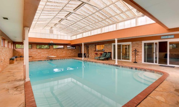 Hitchcock House | Indoor Pool Peaceful Oasis in Hitchcock!