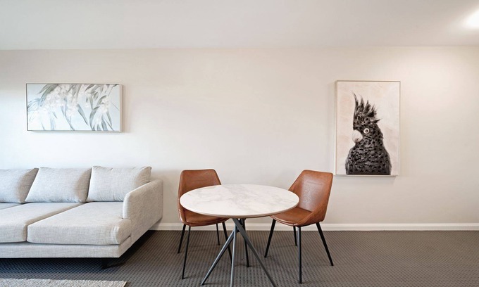 Franklin Apartment | Indulge in the finest that Franklin has to offer with a stay in our luxurious Menzies Suite!