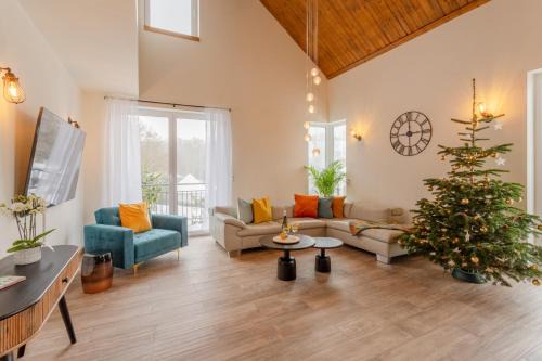 Hohenfels-Essingen Villa | Industrial Loft Whirlpool, Sauna, Terrace
