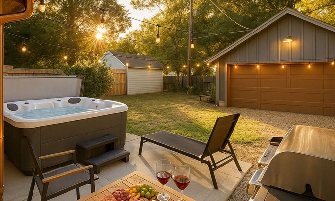 Indianapolis House | Indy Bungalow-Near Butler & Broad Ripple-Hot Tub!