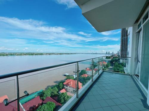 Ruessei Kaev Apartment | Infinity 28 Hotel and Residence