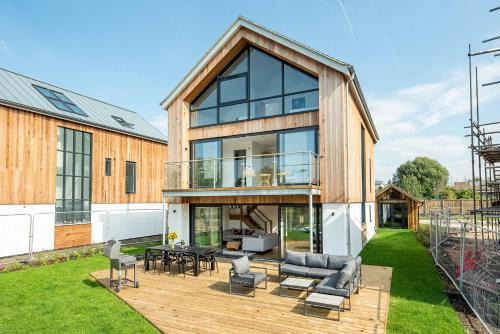 Cirencester House | Infinity Lodge ML05 Lower Mill The Cotswolds