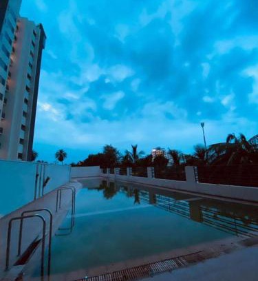 Rajkot Bed & Breakfast | Infinity Penthouse with Pool, Sauna, Gym