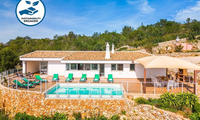 Loule Villa | Infinity Pool & Hill Views – Alte, Algarve
