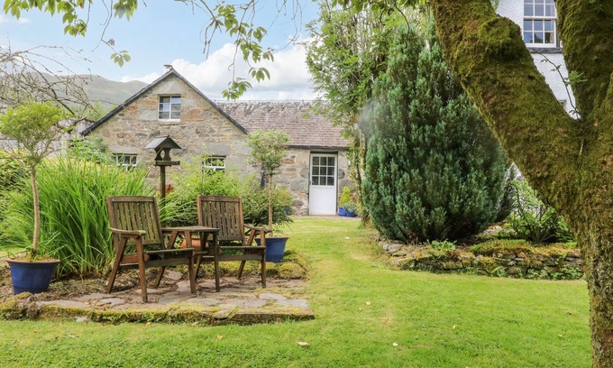 Lochearnhead House | INGLIS NOOK COTTAGE in Balquhidder, Perthshire, Scotland