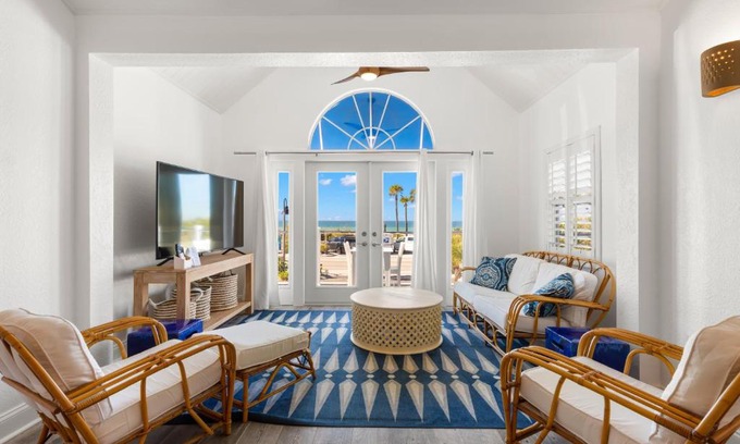 Pass-a-Grille Hotel | Inn on the Beach