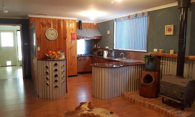 Kingscote House | Inna Nutshell