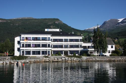 Innvik Hotel | Innvik Fjordhotell