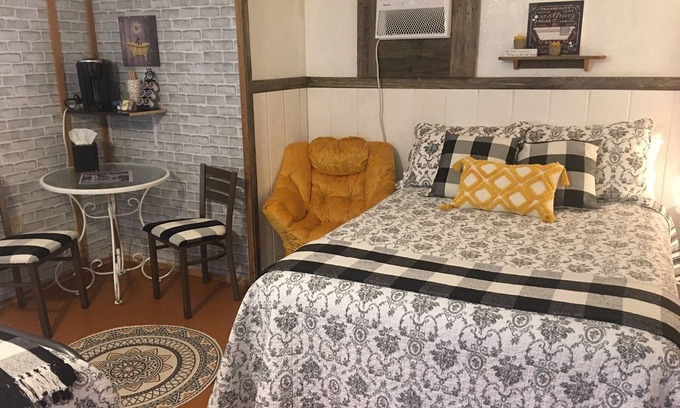 Canton Cottage | Insta-worthy Frontier Suite w/Full Bath Tub & WIFI