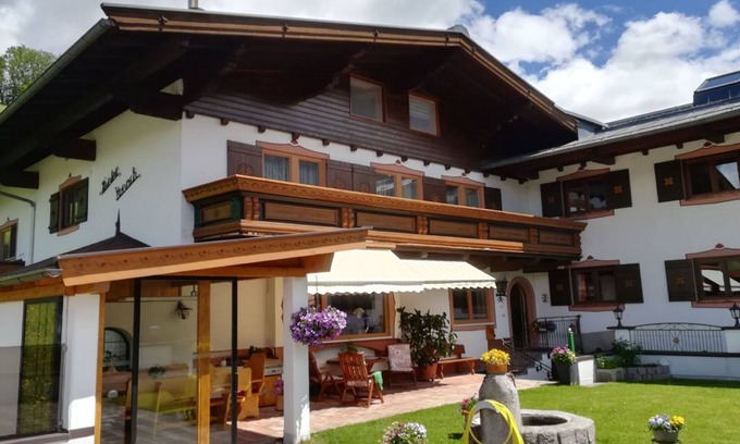 Saalbach-Hinterglemm Apartment | INT3 2 Raum max. 4 Personen A5 by Interhome