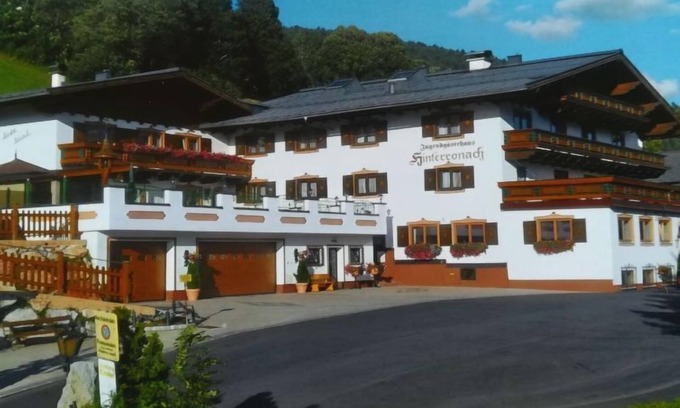 Saalbach-Hinterglemm Apartment | INT4 - 2 Zimmer max. 5 Personen A3 by Interhome