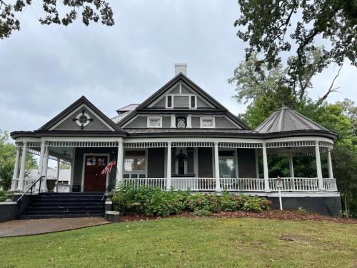 Hogansville Bed & Breakfast | Intermission Hogan House