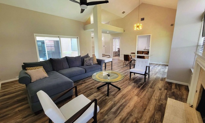 Far North Dallas House | Intimate Bright Mid Century Modern w/High Ceilings in HEART of Dallas,