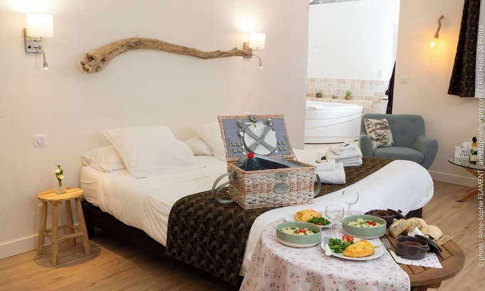 Noyant-et-Aconin Ski Chalet | INTIMATE CABIN WITH PRIVATE JACUZZI