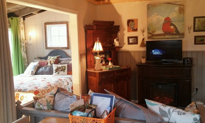 Blairsville Cottage | Intimate, Secluded Cottage In North GA Mtn. Welcome Home. STRL#025016 4/5/23