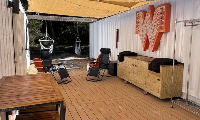 Athens Apartment | “Into The Wild” Glamp-Container