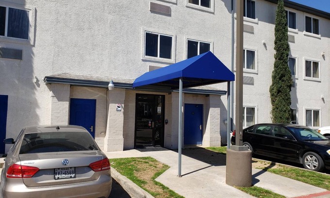McNeil Hotel | InTown Suites Extended Stay Austin TX – Research Blvd