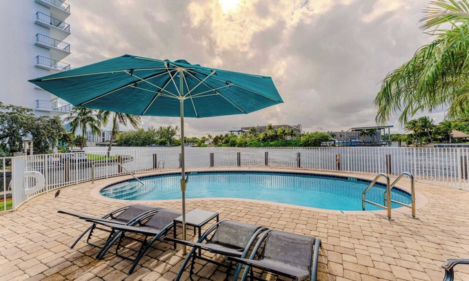 Pompano Beach Condo | Intracoastal Retreat, Heated Pool, Walk to Beach