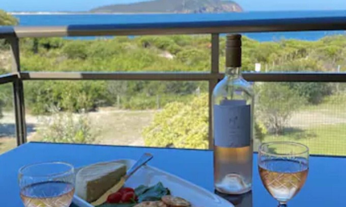 Nelson Bay Apartment | INTREPID 10 - Beachfront, breathtaking views, WIFI, LINEN