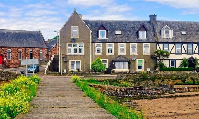 Campbeltown Apartment | Inviting 1-Bed Apartment in Campbeltown Loch views