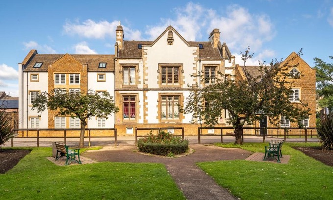 Banbury Apartment | Inviting 1-Bed Apartment in Banbury
