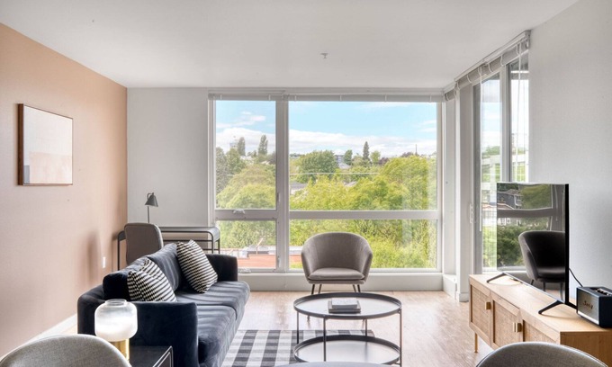 Mann Apartment | Inviting Central District 1BR w/Gym, near Dining, by Blueground