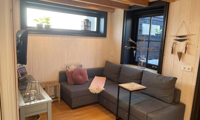 Monnickendam Ski Chalet | Inviting chalet in Monnickendam with garden