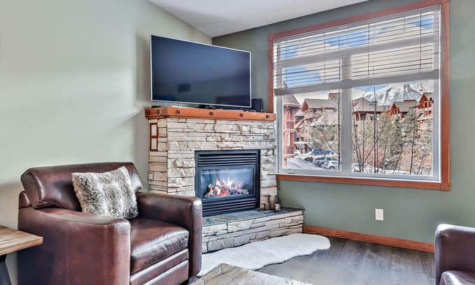 Canmore Apartment | Inviting Condo – Hot Tub & Relaxing Atmosphere!