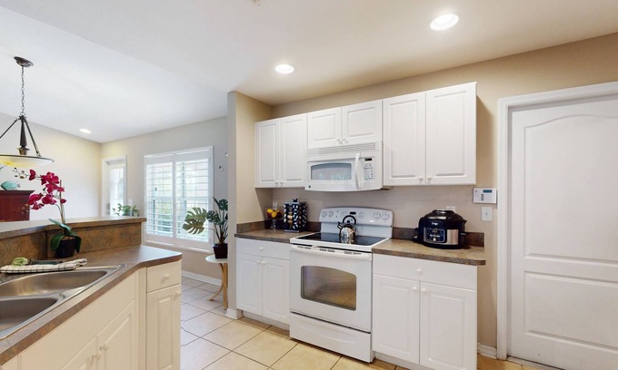 Jacarandas House | Inviting home with screened patio, central AC, full kitchen, & W/D