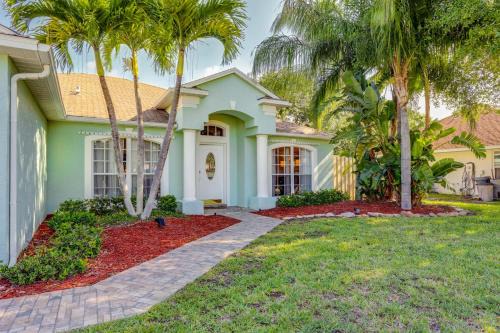 Jensen Beach House | Inviting Jensen Beach Home with Screened-In Patio!